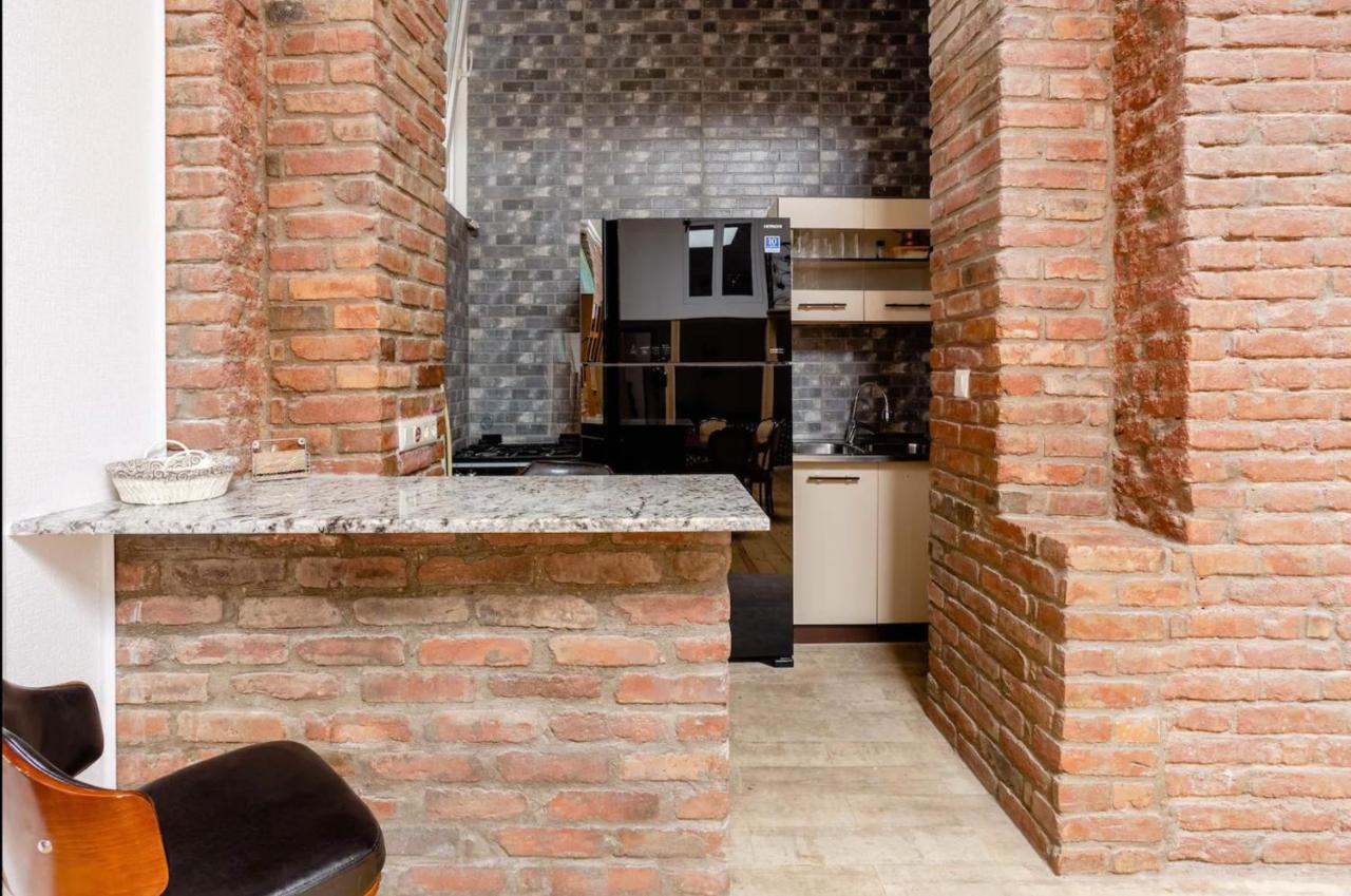 טביליסי Lovely Dulcet Loft In Center Of Rustaveli מראה חיצוני תמונה