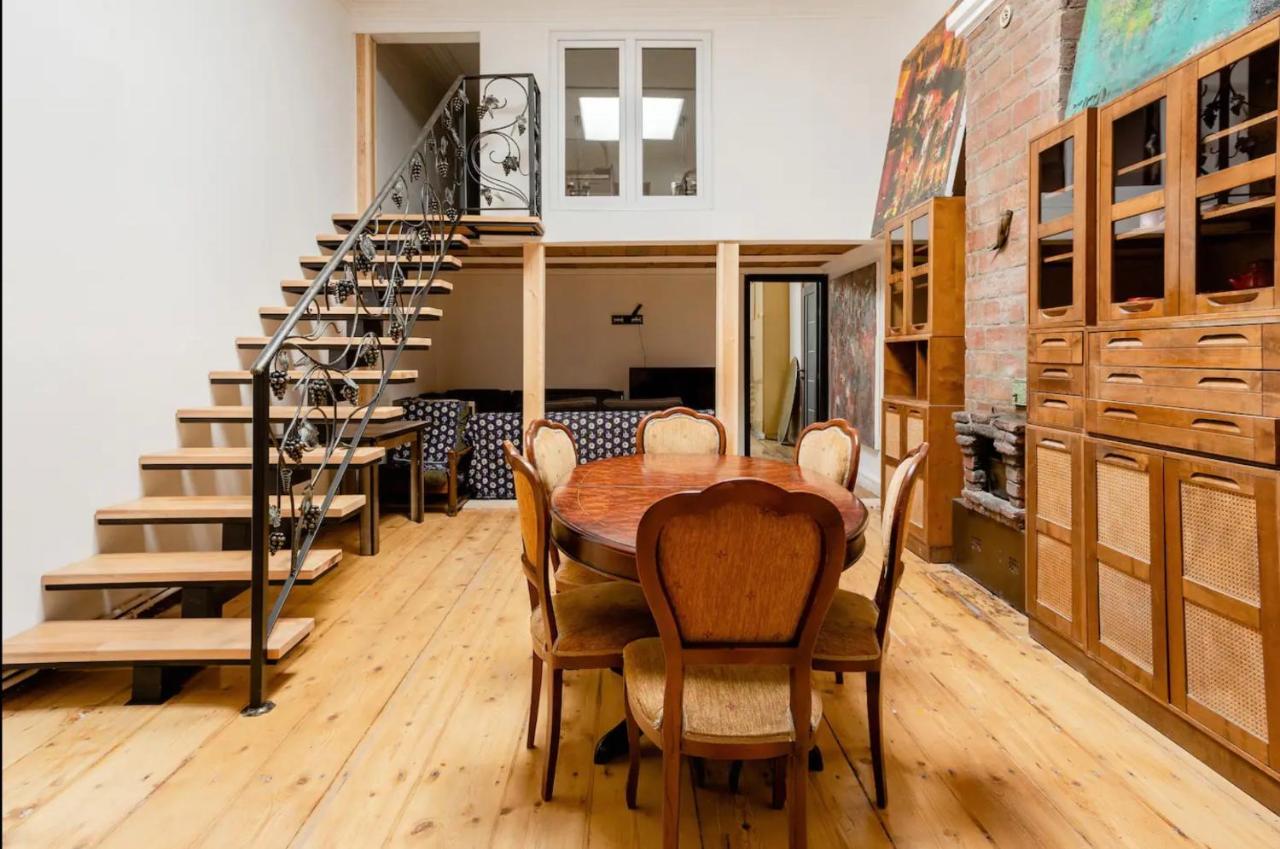 טביליסי Lovely Dulcet Loft In Center Of Rustaveli מראה חיצוני תמונה